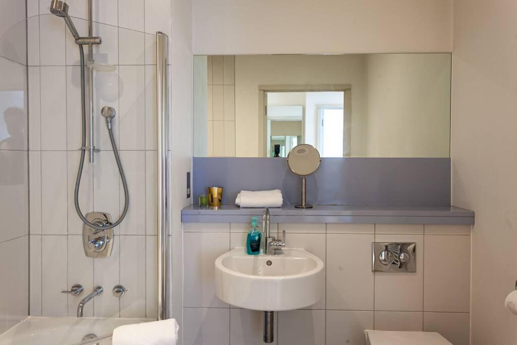 Iconic Luxury Manchester Apartment Luaran gambar